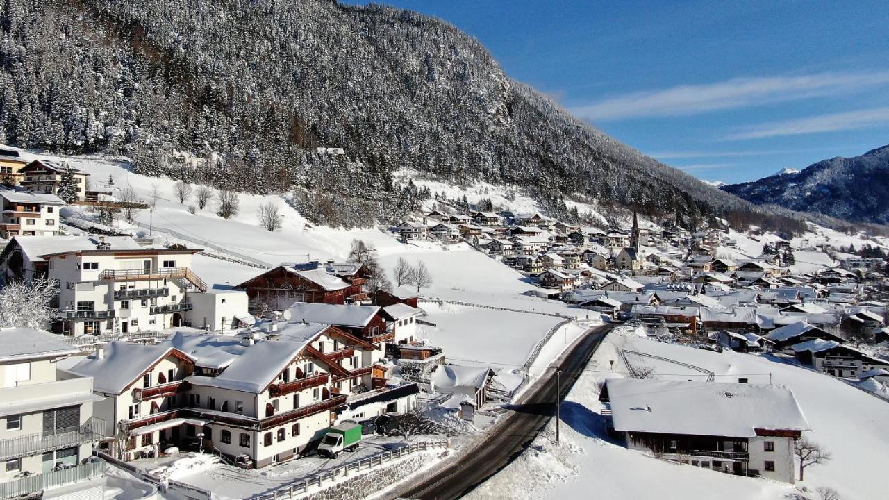 Alpen Gasthof Apartments Hohe Burg Trins Exterior foto