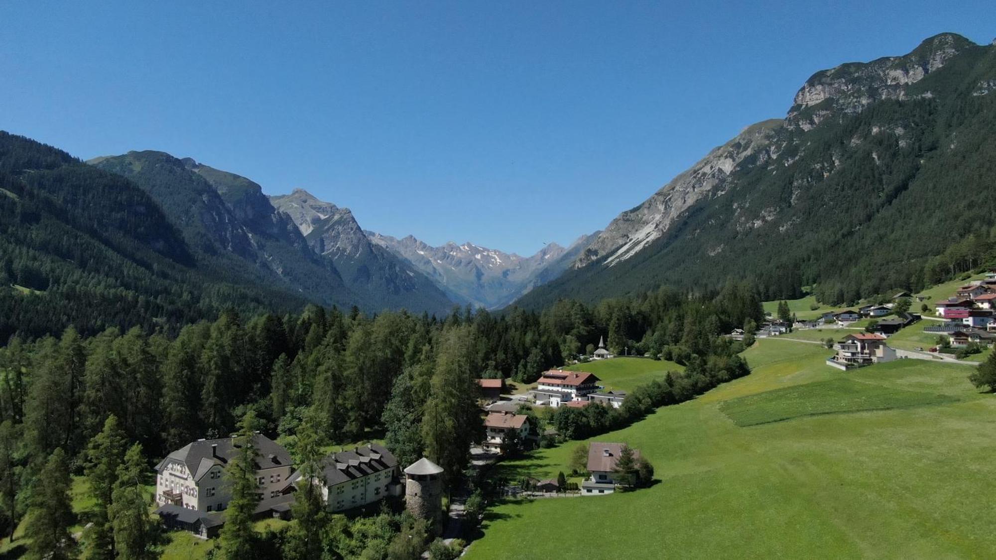 Alpen Gasthof Apartments Hohe Burg Trins Exterior foto