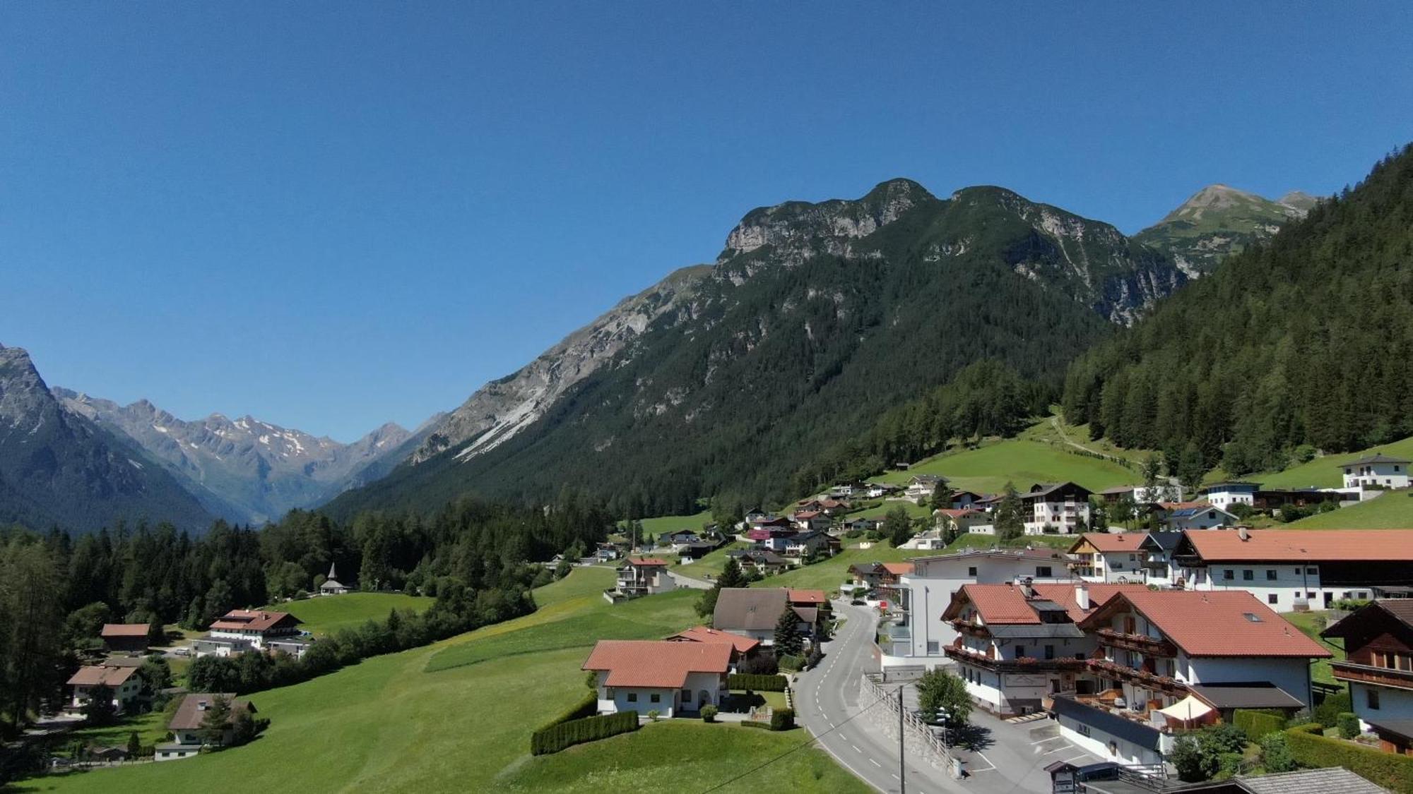 Alpen Gasthof Apartments Hohe Burg Trins Exterior foto