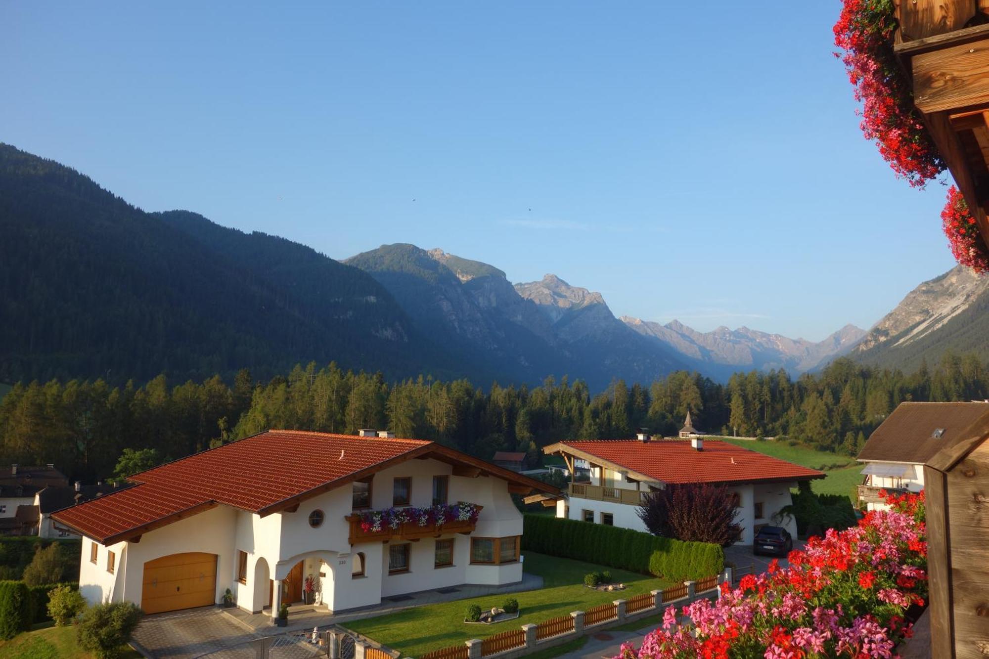 Alpen Gasthof Apartments Hohe Burg Trins Exterior foto