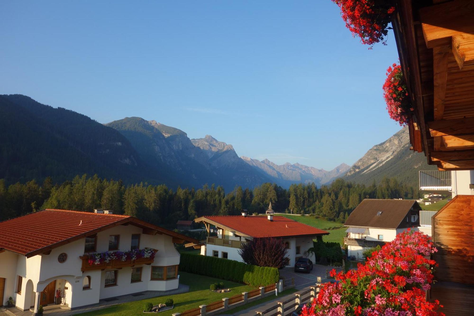 Alpen Gasthof Apartments Hohe Burg Trins Exterior foto