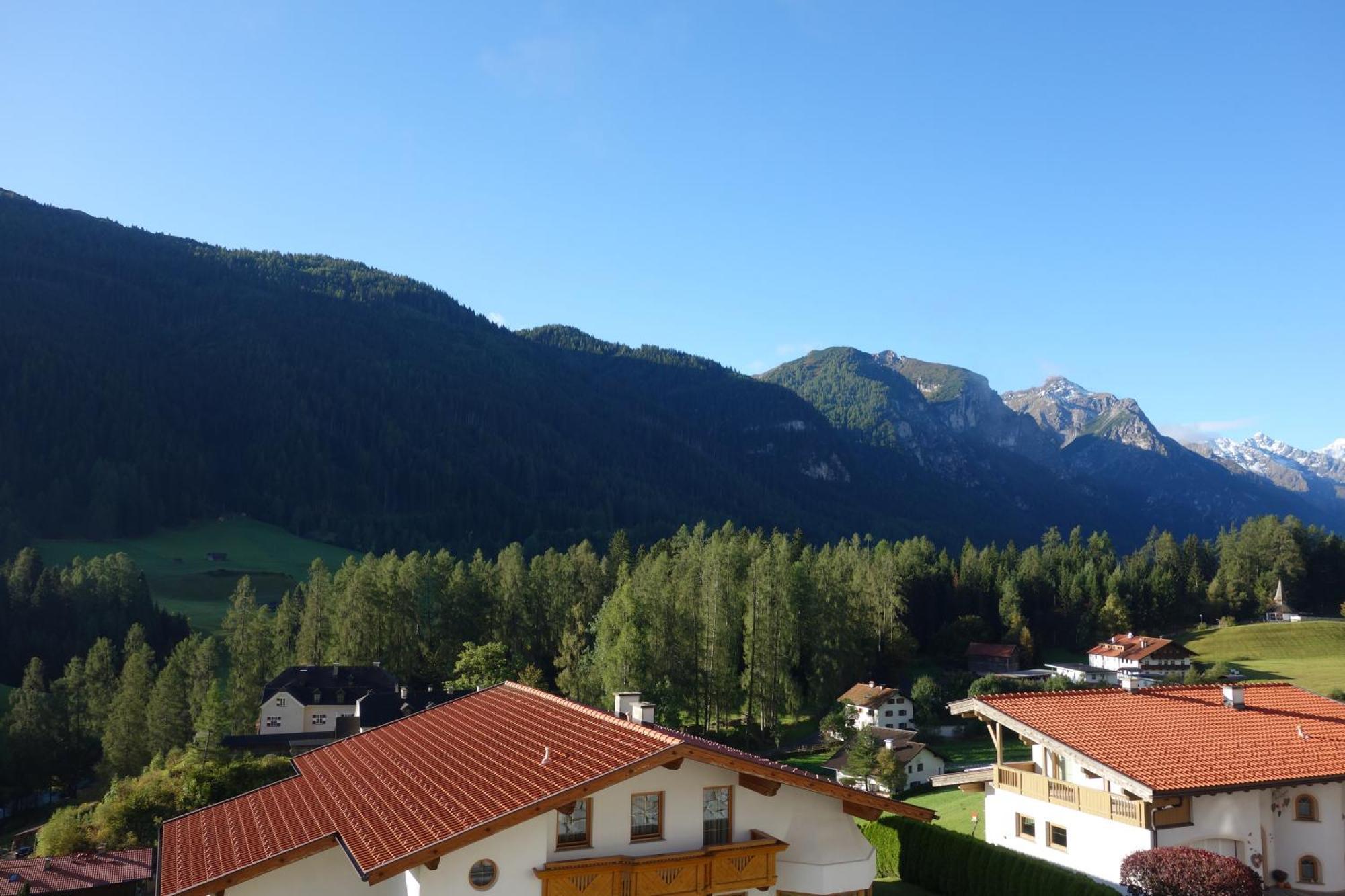 Alpen Gasthof Apartments Hohe Burg Trins Exterior foto