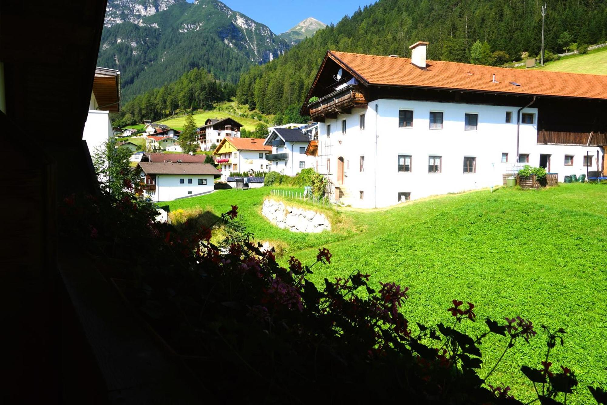 Alpen Gasthof Apartments Hohe Burg Trins Exterior foto