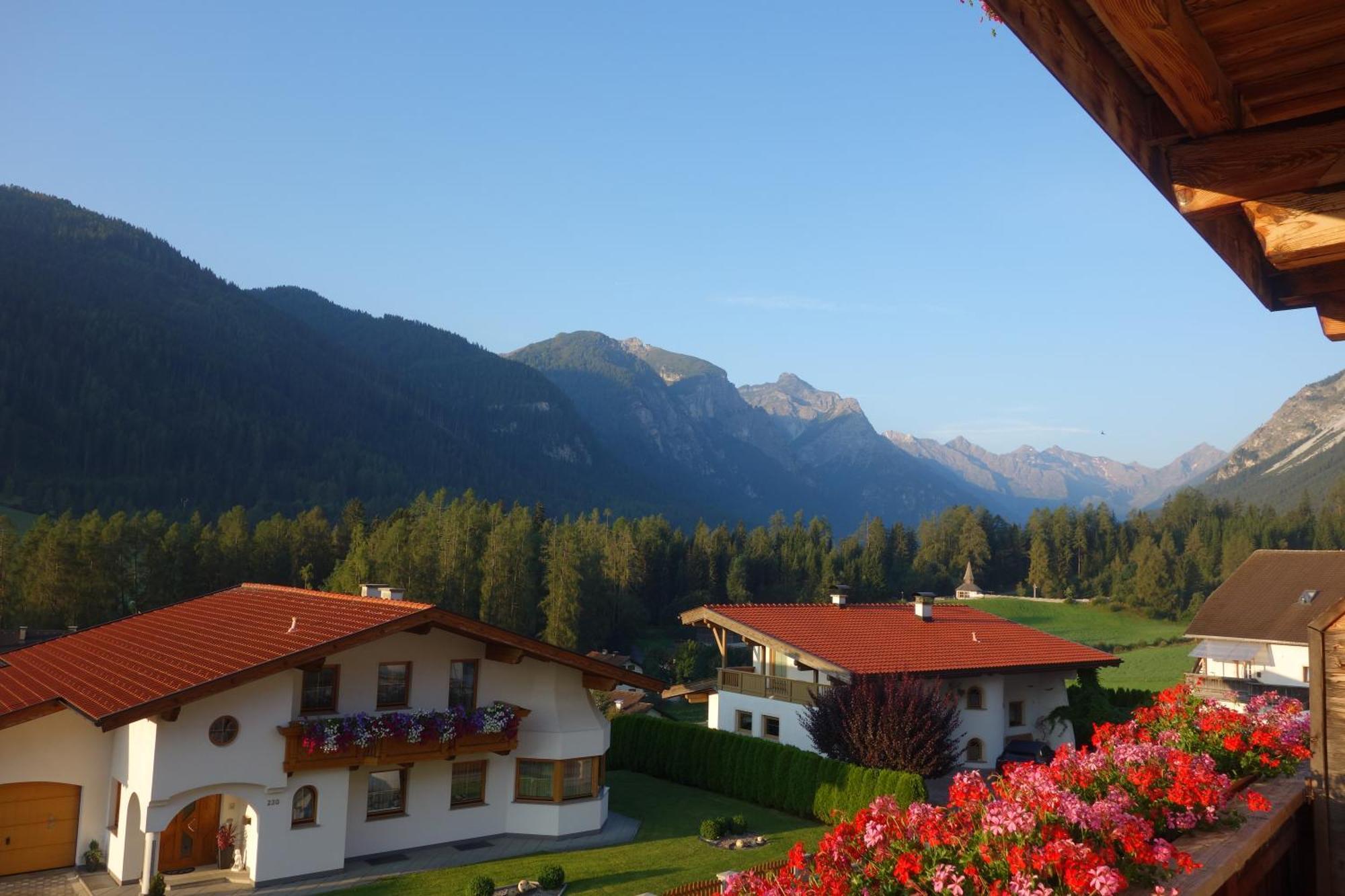 Alpen Gasthof Apartments Hohe Burg Trins Exterior foto